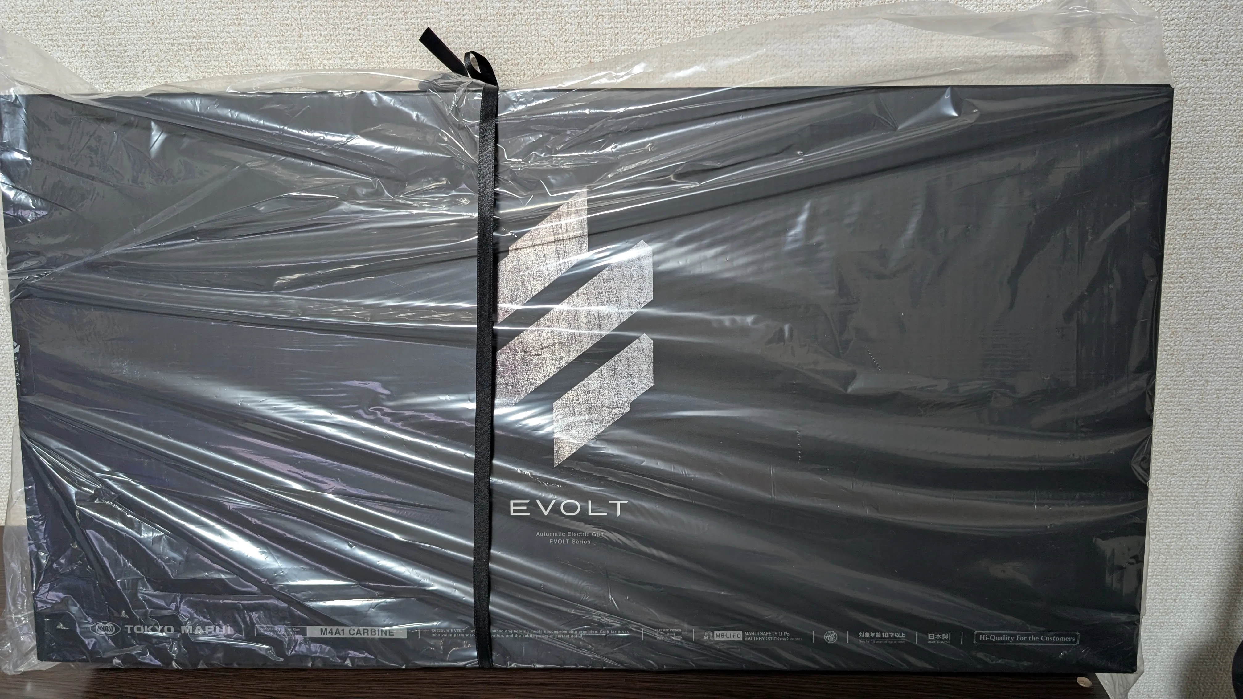 EVOLT 届いた直後。ビニールに包まれた状態の箱。